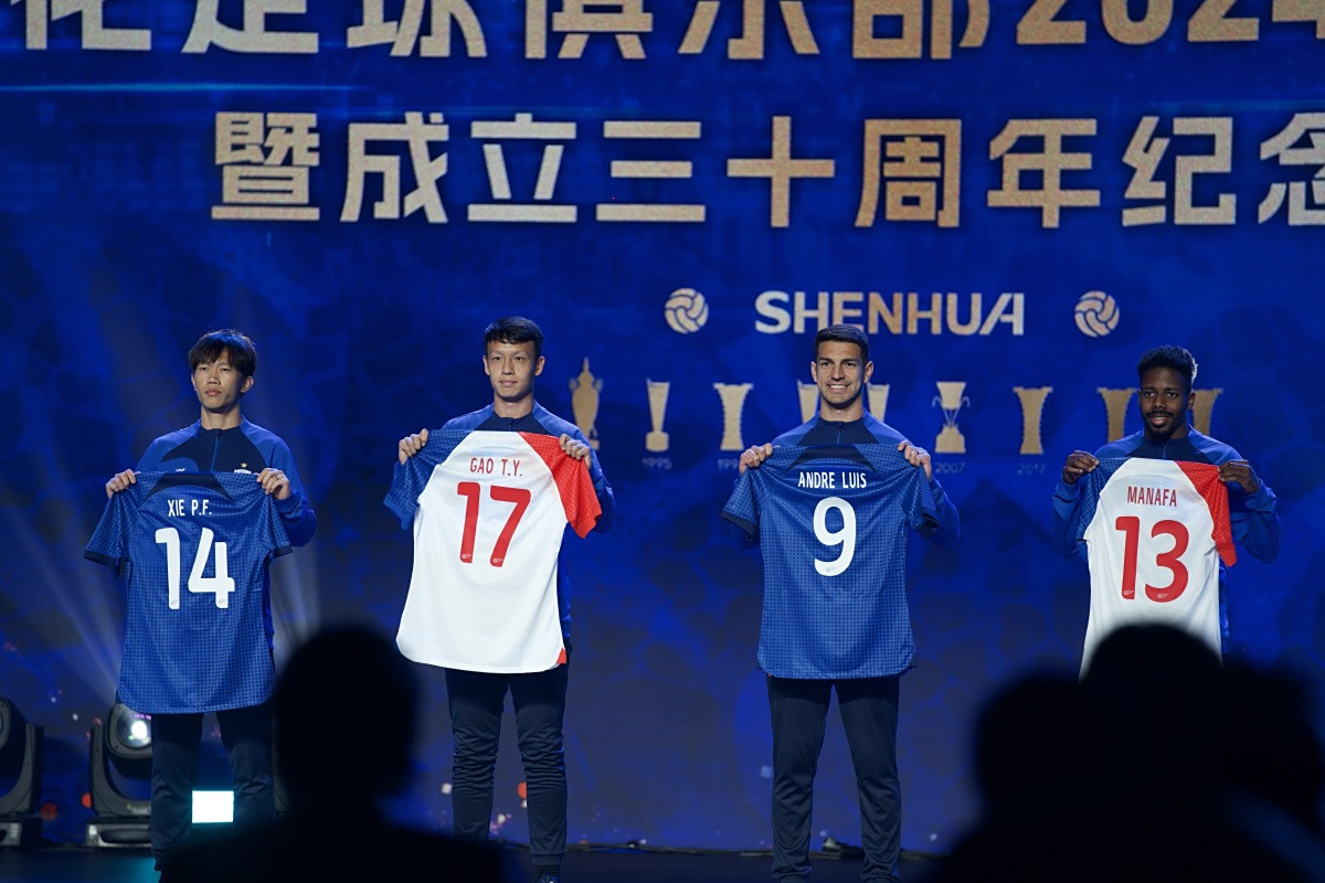 爱游戏官方登录入口-关于东京FC球员互动嘉宾曝光，庆祝队友出色表现的信息