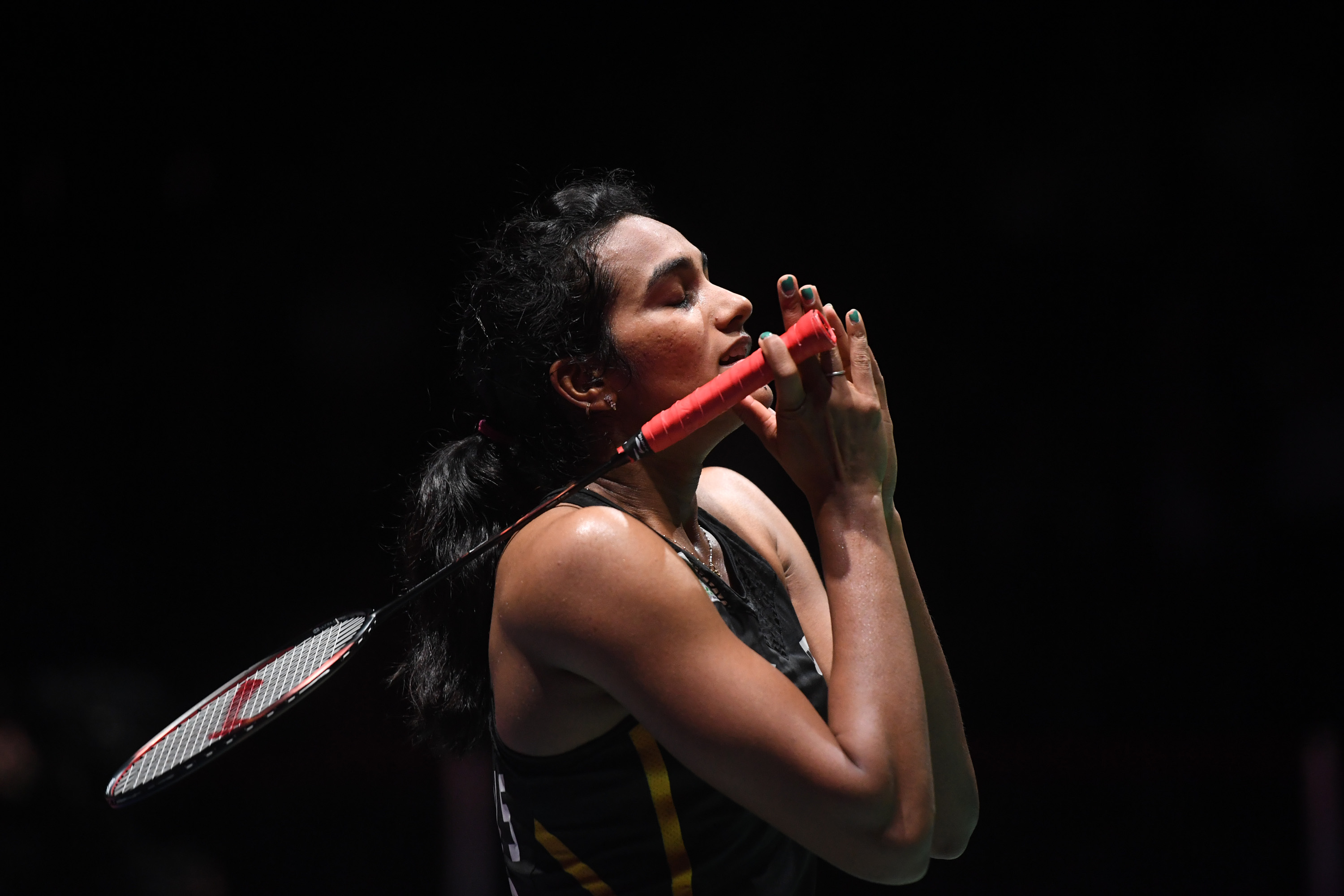 关于羽毛球比赛中出现意外,印度选手勇夺冠军的信息 关于羽毛球比赛中出现意外,印度选手勇夺冠军的信息